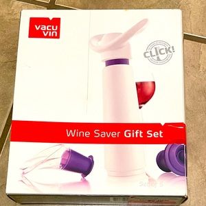 Wine Saver Gift Set. Wine server, wine saver, wine stopper.  Never used.